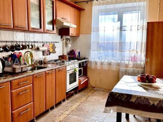 метро Лукʼянівська Тркімнатна Печенізька 1/7 Київ