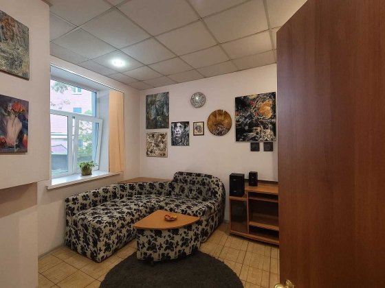 2 кім. квартира 1 хв. м.Контрактова, з власним двором. Бізнес, життя Київ