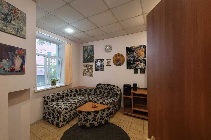 2 кім. квартира 1 хв. м.Контрактова, з власним двором. Бізнес, життя - фото 1