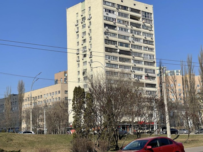 Продамо 2-к квартиру Площа Перемоги М Політех Чорновола 30 - фото 1