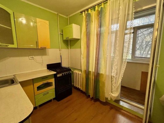Продам 1 ком.кв., вул. Академіка Кіпріанова 6А Київ