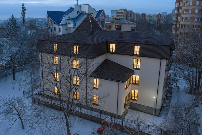 Новий будик з газом, ліфтом та паркінгом - Яслинська, 3. 2к квартира - фото 1