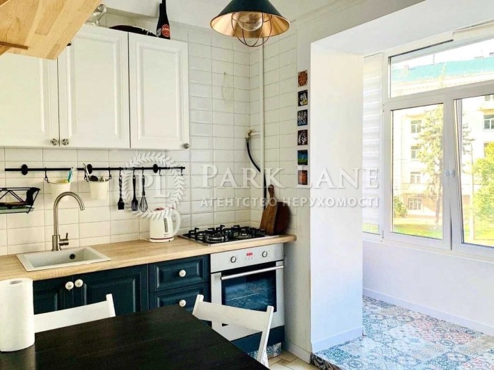 Продаж 1-к Іллєнка Юрія 18 Центр Києва - фото 1