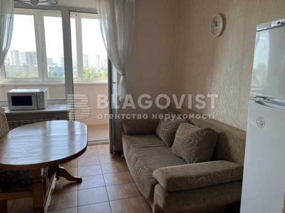 Вул. Хмельницька 10, М Святошино, 1 кім, 52м, 79500$ Київ