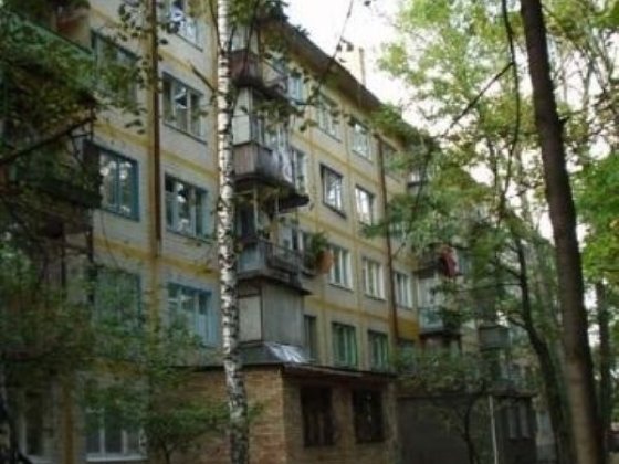 Продаж 2-к квартири вул. Салютна 27а Київ
