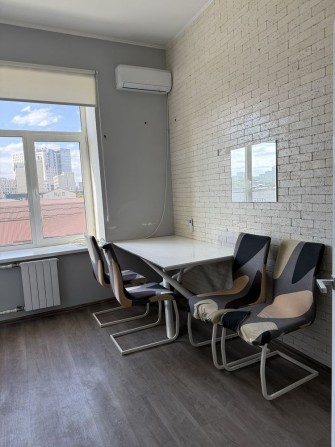 Продам чотирикімнатну квартиру в центрі міста - фото 1