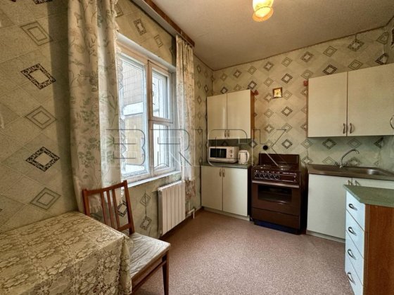 Ушакова 16 Академмістечка 3-х к квартира Киев