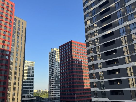 3 кімнатна квартира ЖК Варшавський 3 буд.10.10 з коморою Киев