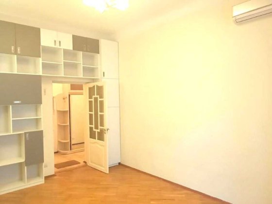 Продаж  квартири О. Кониського 35-а ( Тургенівська), центр міста. Київ