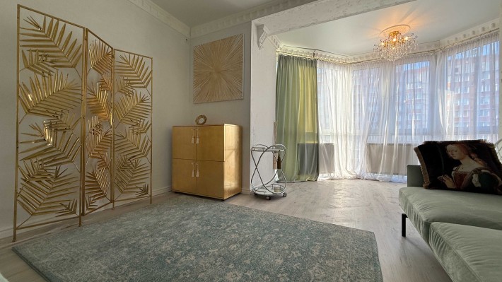 Стильна 1к квартира з дизайнерським ремонтом в мон.-каркасному будинку - фото 1