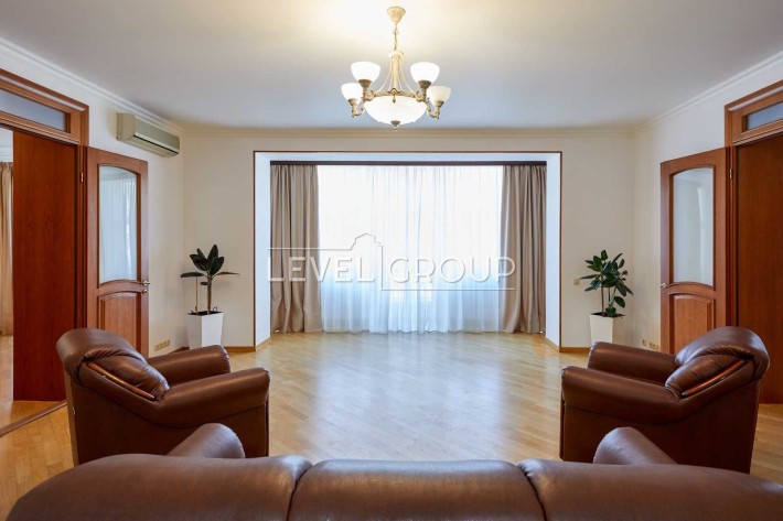 Продаж! Елітна 4-кімнатна квартира в центрі Києва з паркінгом! - фото 1