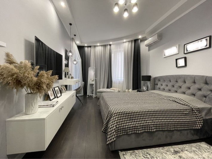 Новый ремонт! ЖК Изумрудный, ул. Генерала Шаповала 2 - фото 1