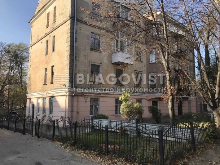 Продаж просторої 3-4 кімн кв-ри вул.Іллєнка Юлія 53А Сталінка - фото 1