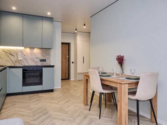 Продам 1 кім Варшавський 3 Варшавский Змієнка 15/23 Киев