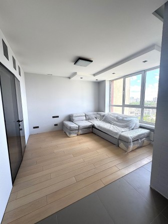 Власник. Продаж квартири 50 м² в ЖК  "Adamant" вул. В.Липківського 33А - фото 1