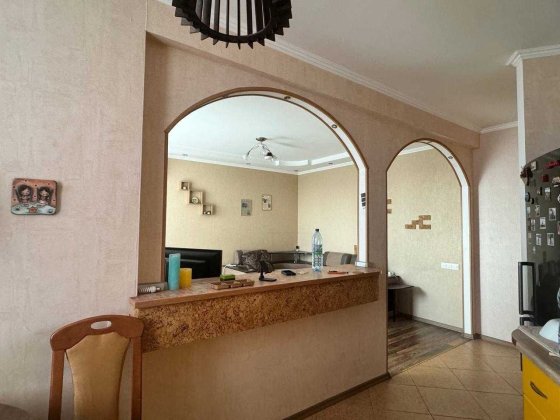 Продам 2-х кімн.кв-ру 64 кв.м.,Борщагівка, пр.Л.Курбаса 5В,(76000у.е.) Київ