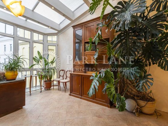 Поділ,  Андріївський узвіз, 2г продам квартиру з ремонтом, центр Киев