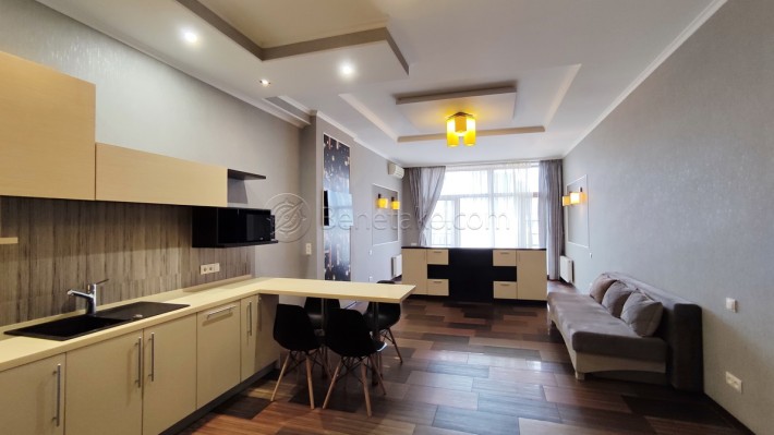 ДОЛГОСРОЧНАЯ АРЕНДА. Студийные апартаменты с террасой в Ж/К «Аркадийский Дворец» - фото 1