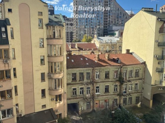 Продається простора 3-кімнатна квартира 138м2 ,Дмитрівська 48-Г. Без % Київ