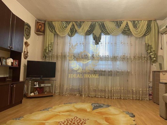 Продам 4-кімнатну квартиру біля центру міста Києва - фото 1