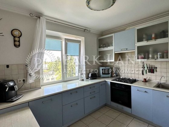 Продам  гарну 3-кім 107 кв.м. біля КПІ вул.Зоологічна,6в  Метро КПІ Киев