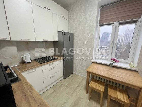 Продаж Сталінка 2-х кімн кв-ри 48м2 вул.Коновальця Євгена 18 Печерськ Київ