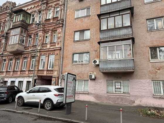 Продаж двокімнатної квартири М.Контрактова площа вулиця Хорива, 33 Киев