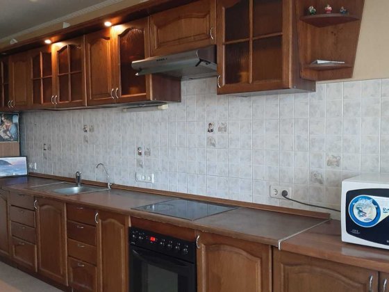 Ст.метро Житомирська -3 хв. пішки, Святошинська площа,1 Академмістечко Киев