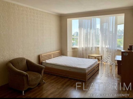 Однокімнатна квартира по вул. Хмельницька 10. Київ