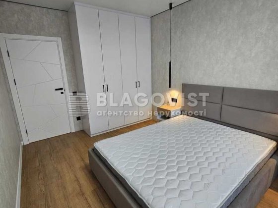 Продаж квартири ЖК Варшавський 2,Крістерів родини ,16 Київ