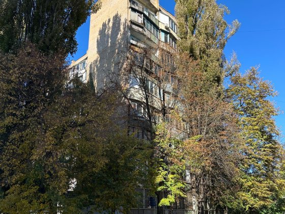 Продаю  квартиру. Киев