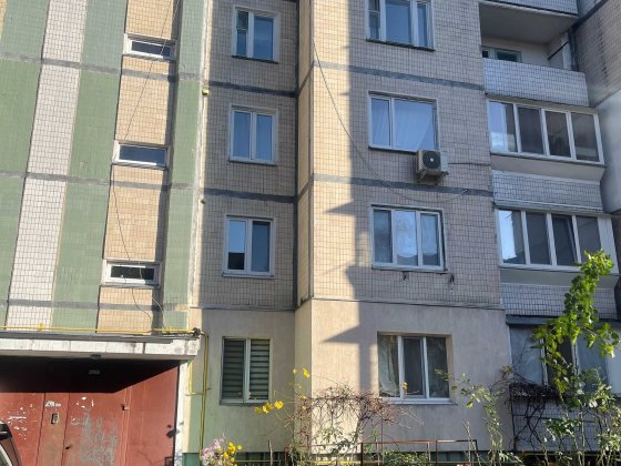 Продаж від ВЛАСНИКА квартири Синьоозерна біля ТРЦ Lavina Mall Киев