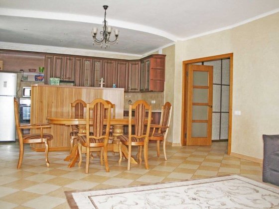 Продаж трикімнатна квартира з ремонтом метро Житомирська Львівська 22 Київ