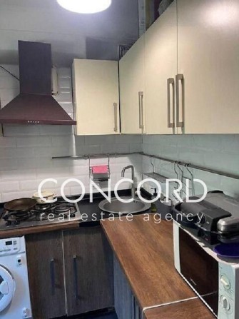 Караваєві Дачі. Метро Шулявська. Продам 2к Борщагівська вул., 139/141 - фото 1