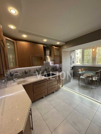 Продаж 2к квартири з сучасним ремонтом Солом'янський район - фото 1