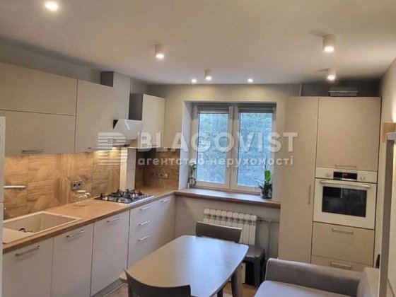 Тепла квартира Гарний район Киев