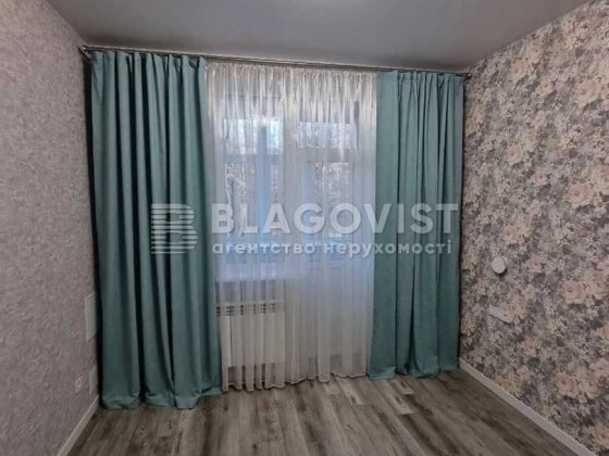 Продаж 2 кім на Солом'янці, сталінка, вул. Єреванська Киев