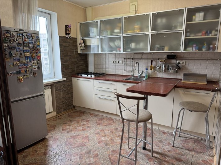 Продаж 2к квартири, Автозаводская, Оболонський р-н, з меблями - фото 1