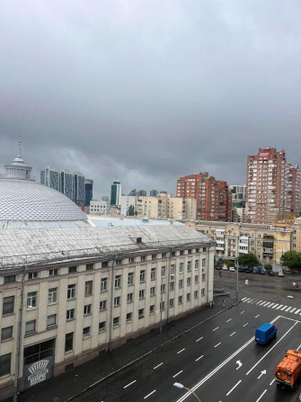 Продам 3к. квартиру бiля Цирку, вул. Дмитрiвська,2 - фото 1