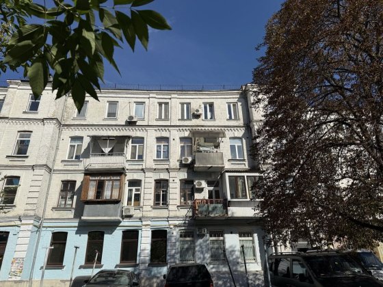 продаж квартири 2 кім вул Юрківська 37 ст. метро Т. Шевченка Київ