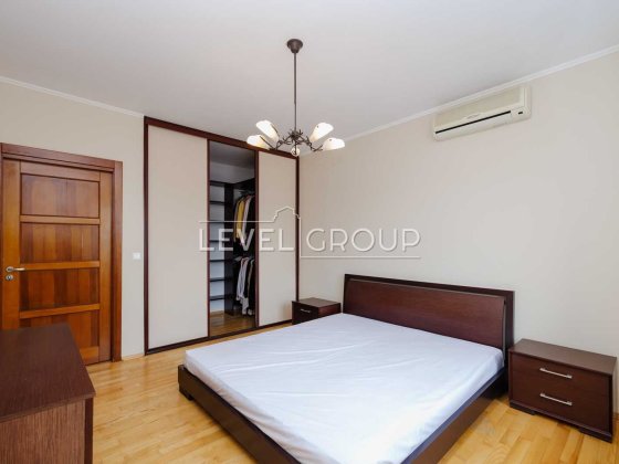 Без% Продаж затишної 4-кімнатної квартири в Солом'янському районі Київ