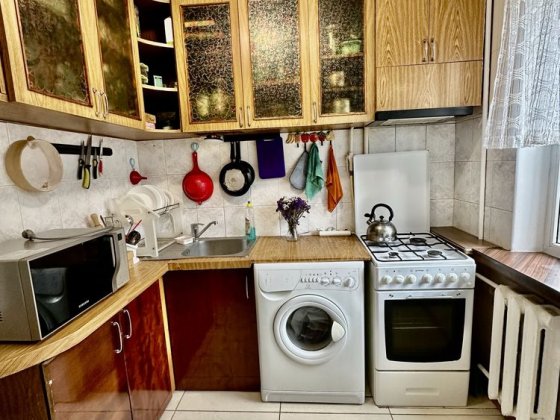 Стражеско, 7 2к квартира 3й поверх, не кутова, тепла. Киев