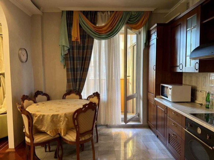 Продаж 3-к квартири 115 м.кв. Класичний ремонт ЦЕНТР Дмитрівська, 13а - фото 1