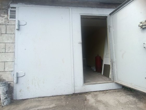 Продам  гараж в самом центре возле Руди Каменское