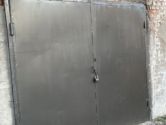 Гараж в центрі біля фонтану