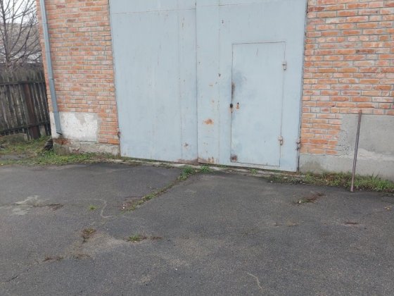 Гараж по вул.Полтавська, загороджена територія, асфальтований під'їзд.