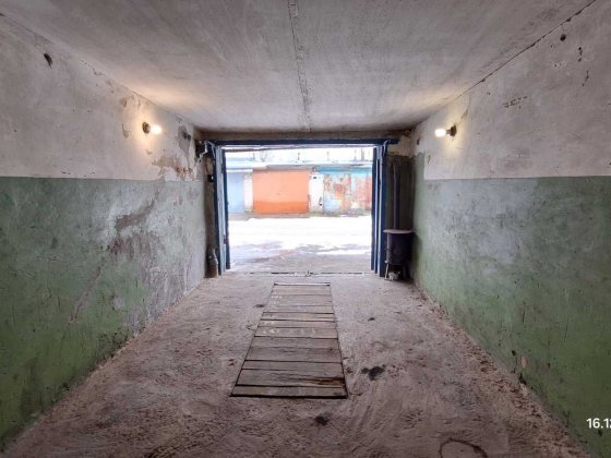 Продам ГАРАЖ в центре капитальный сухой (свет, яма, подвал, буржуйка) Павлоград