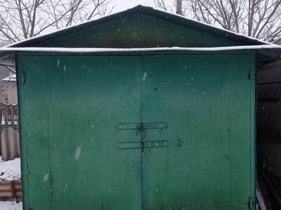 Гараж  невеликий