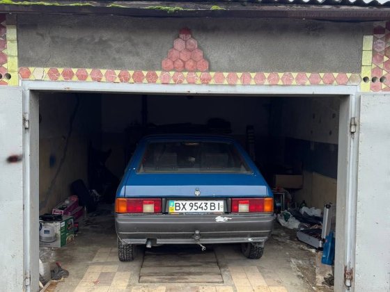 Гараж в Авіаторі