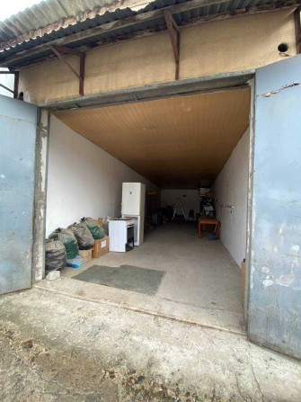 Великий гараж біля Метро — заїзд для бусів - фото 1